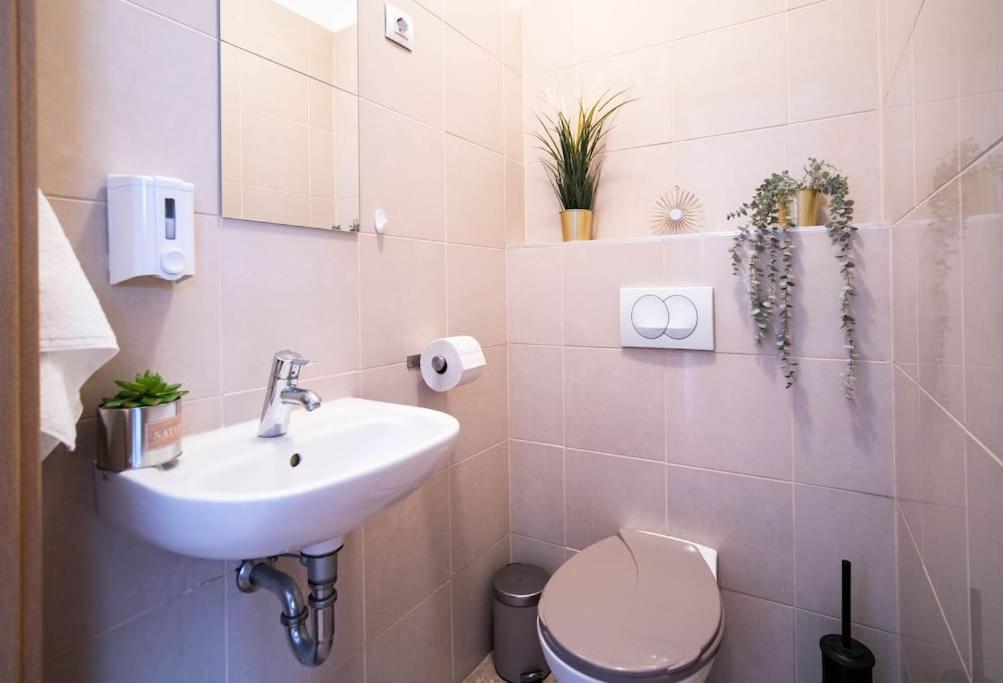 Free Parking! Soho Budapest 304, 4 Ppl, Ac, Fast Wifi, Smart Tv Eksteriør billede