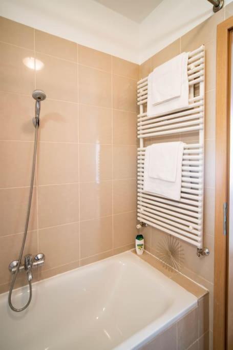 Free Parking! Soho Budapest 304, 4 Ppl, Ac, Fast Wifi, Smart Tv Eksteriør billede